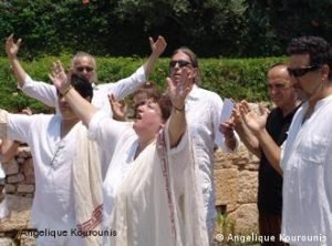 Menjelajahi Kebangkitan Tradisi Keagamaan Yunani Kuno